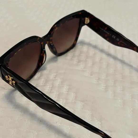 Tory Burch Tortoise Sunglasses with Orange Case - Picture 3 of 4